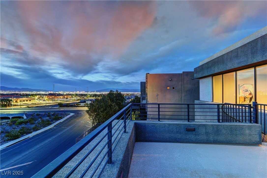 861 Vegas View Dr - Photo 5 of 37
