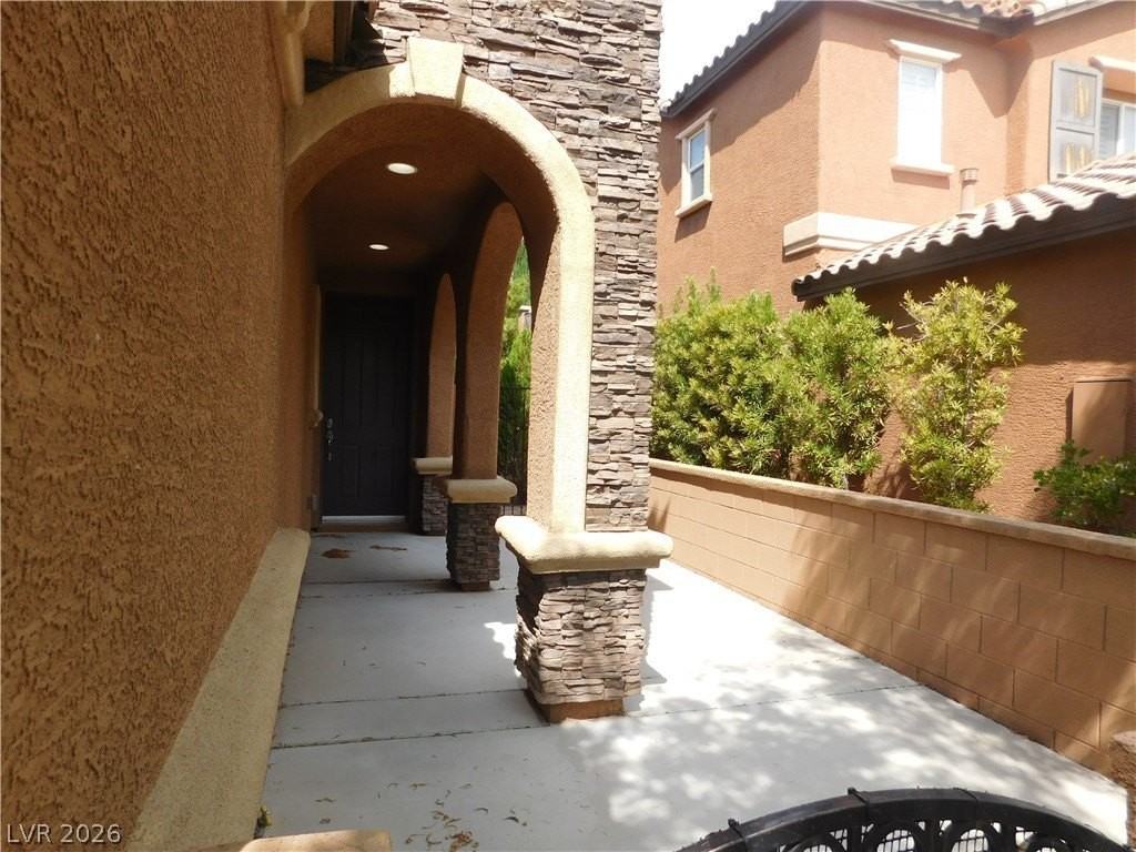 913 Ambrosia Dr - Photo 3 of 28