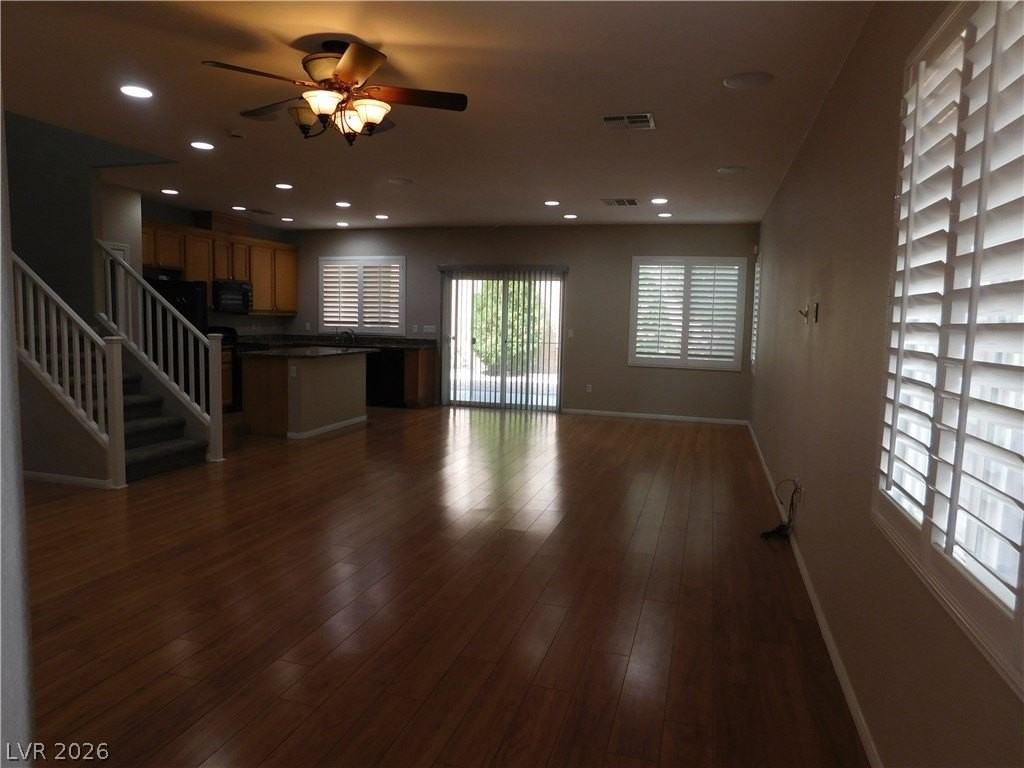 913 Ambrosia Dr - Photo 4 of 28