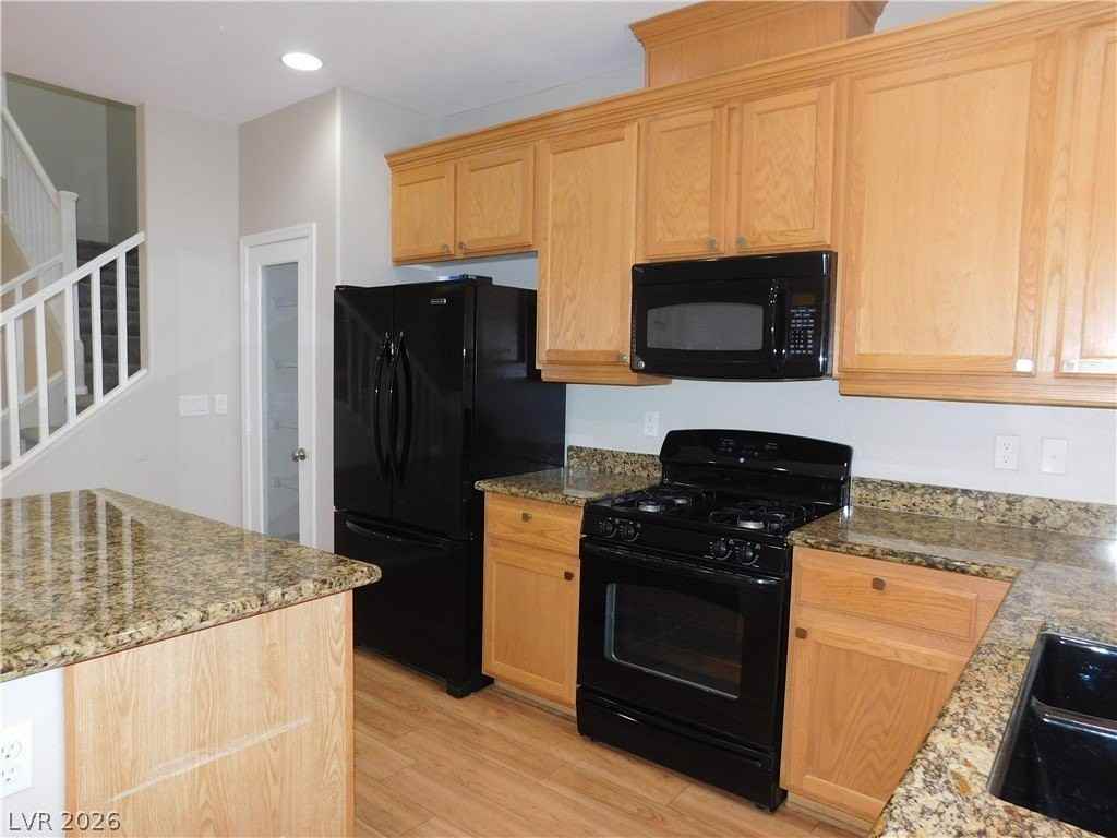 913 Ambrosia Dr - Photo 7 of 28