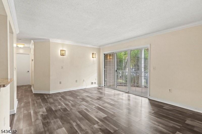 24 Amberly Ct - Photo 2 of 14