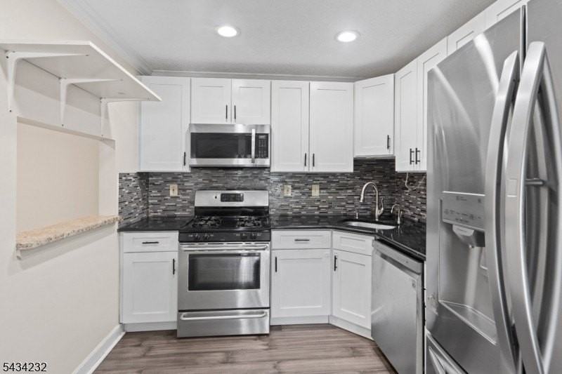 24 Amberly Ct - Photo 4 of 14