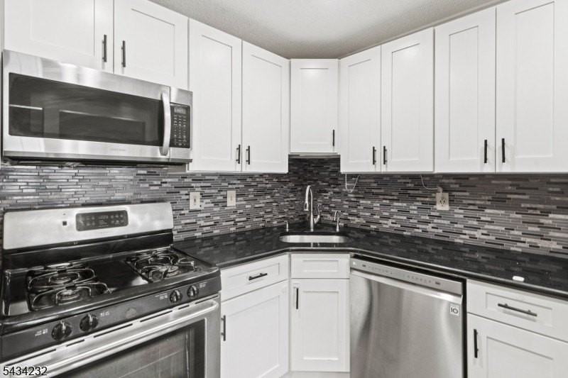24 Amberly Ct - Photo 5 of 14