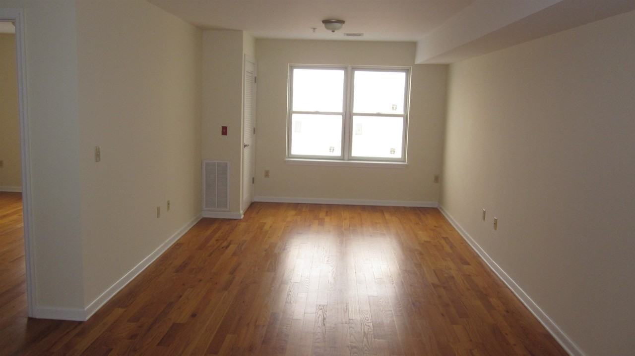 536 29th St - Photo 4 of 14
