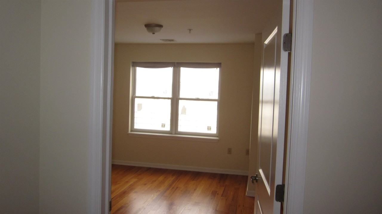 536 29th St - Photo 5 of 14