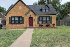 featured image of 2222 17th St