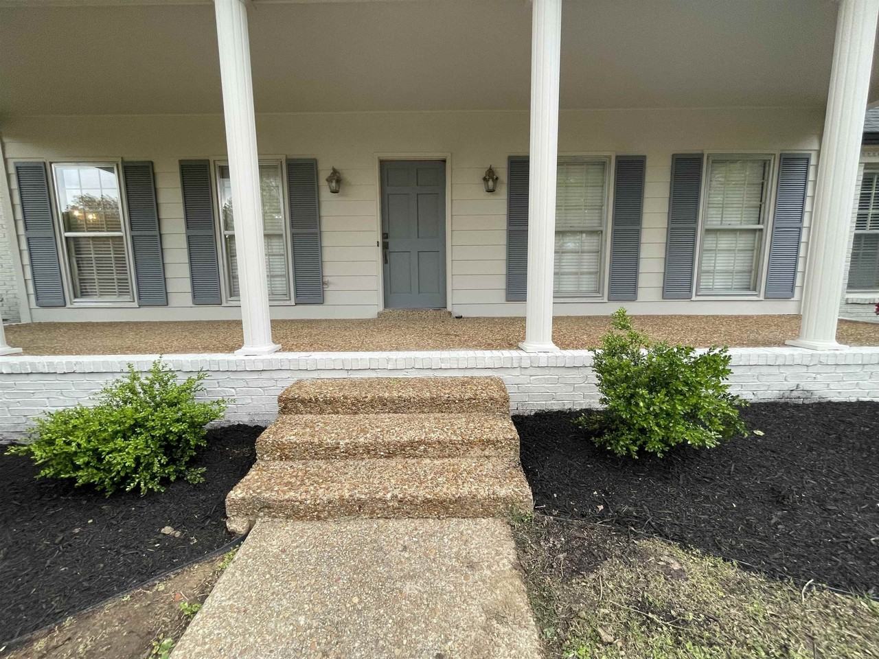 2420 Stratfield Dr - Photo 2 of 34