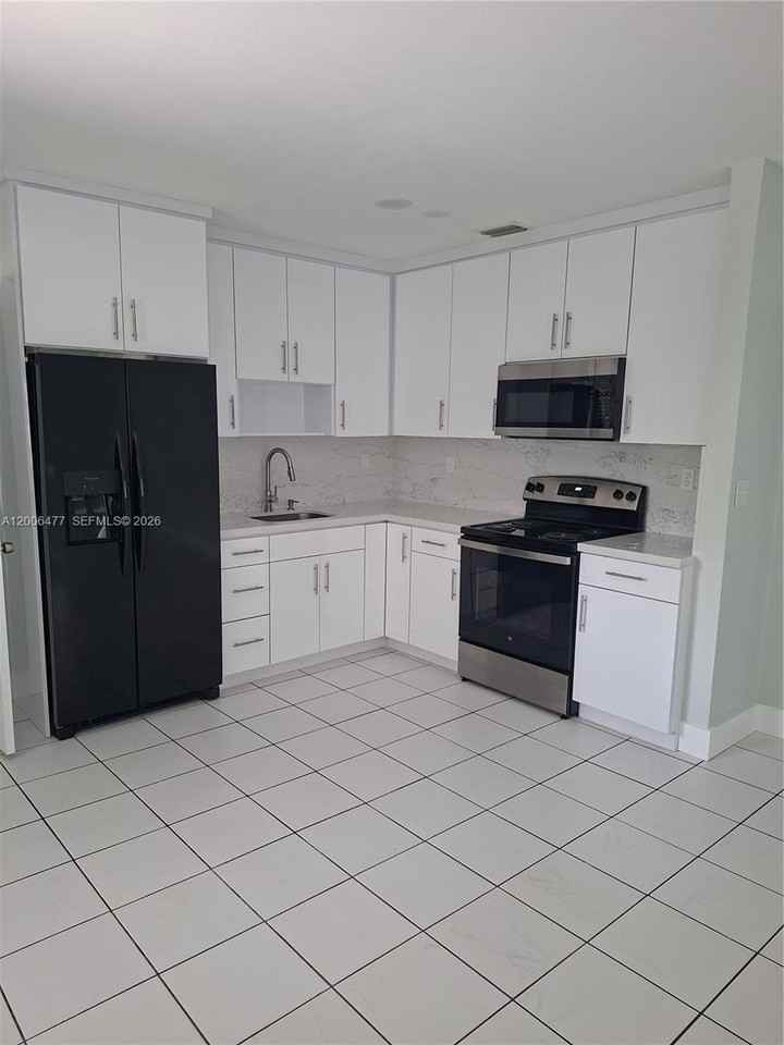 1814 Sw 97th Ter #A - Photo 4 of 12