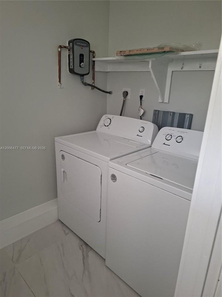 1814 Sw 97th Ter #A - Photo 7 of 12