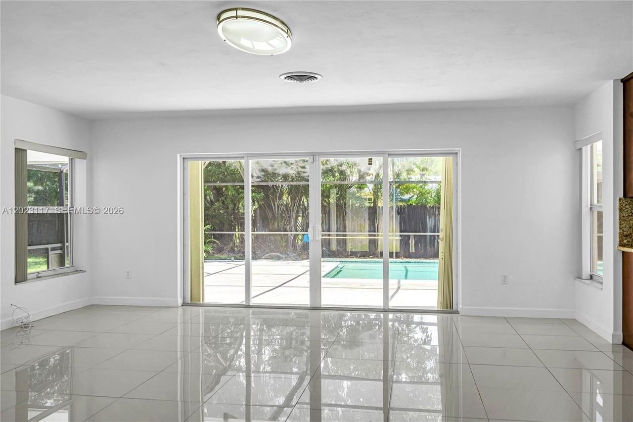 13100 Sw 81st Ave - Photo 2 of 36