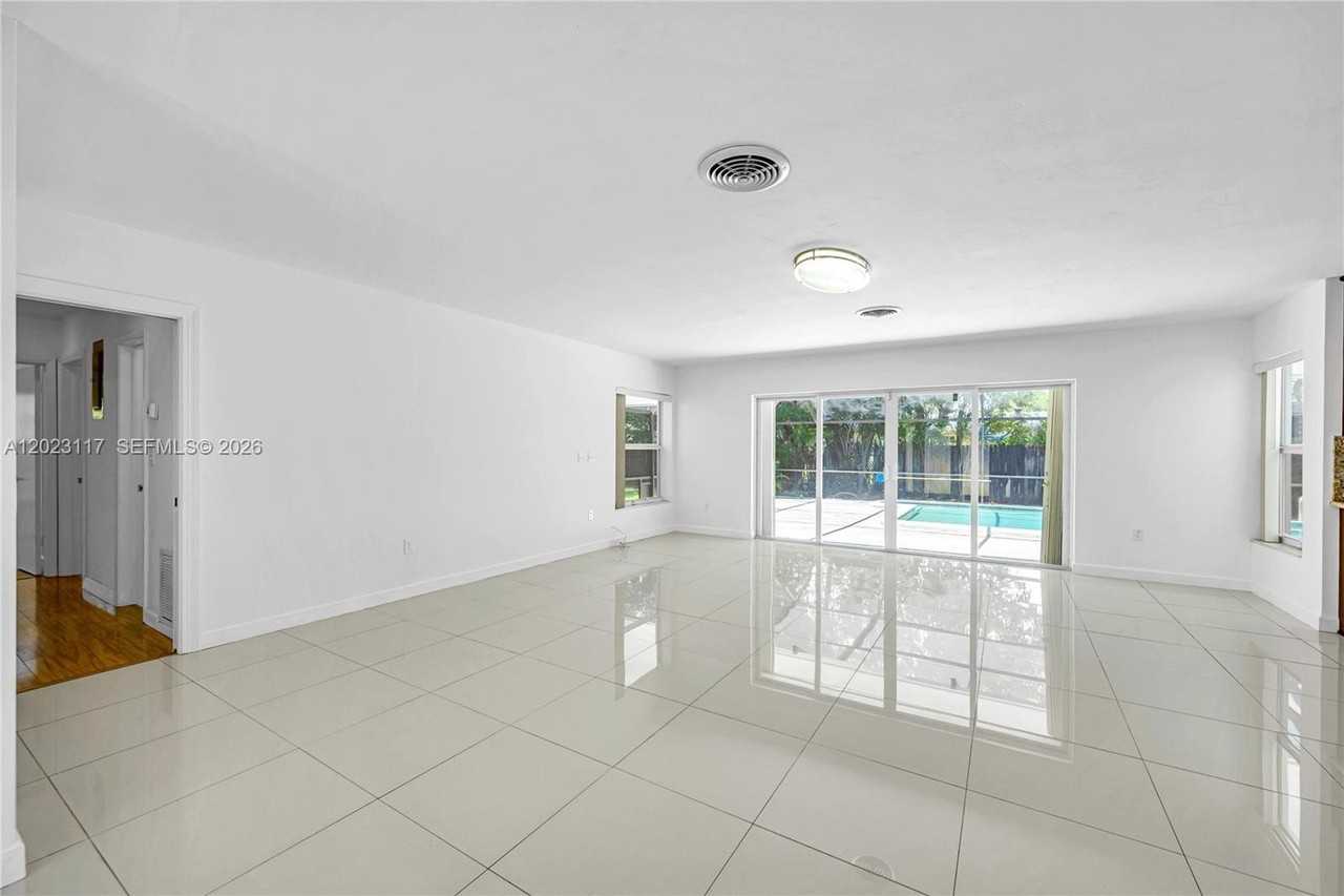 13100 Sw 81st Ave - Photo 3 of 36