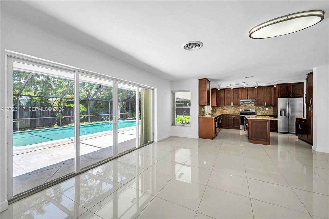 13100 Sw 81st Ave - Photo 6 of 36
