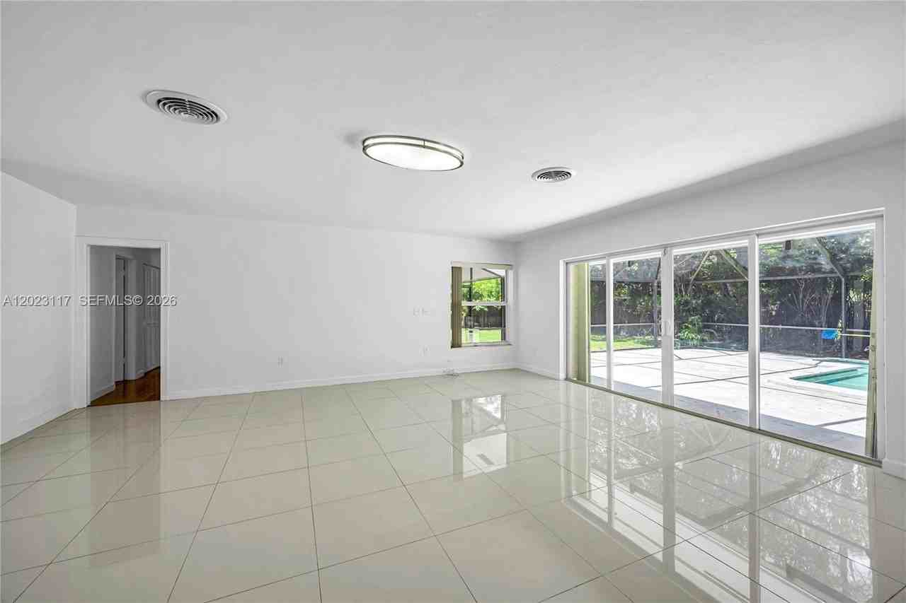 13100 Sw 81st Ave - Photo 7 of 36