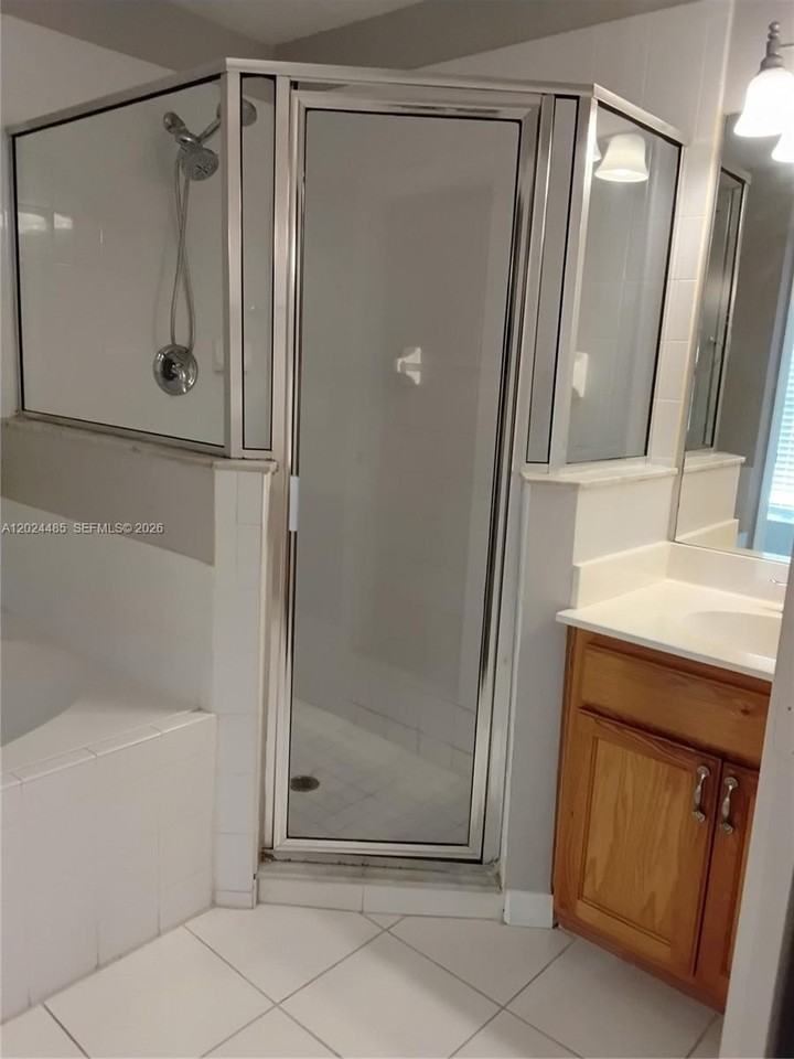 1001 Sw Estaugh Ave - Photo 3 of 16