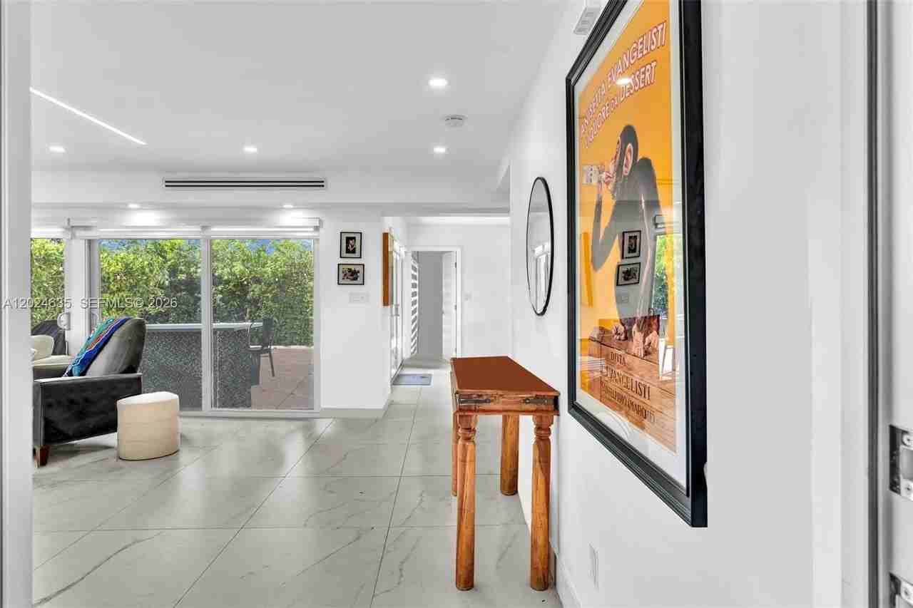 9257 Bay Dr - Photo 4 of 40