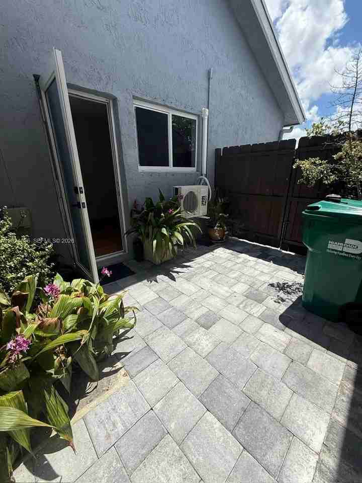 531 Sw 89th Ct #SIDE - Photo 2 of 11
