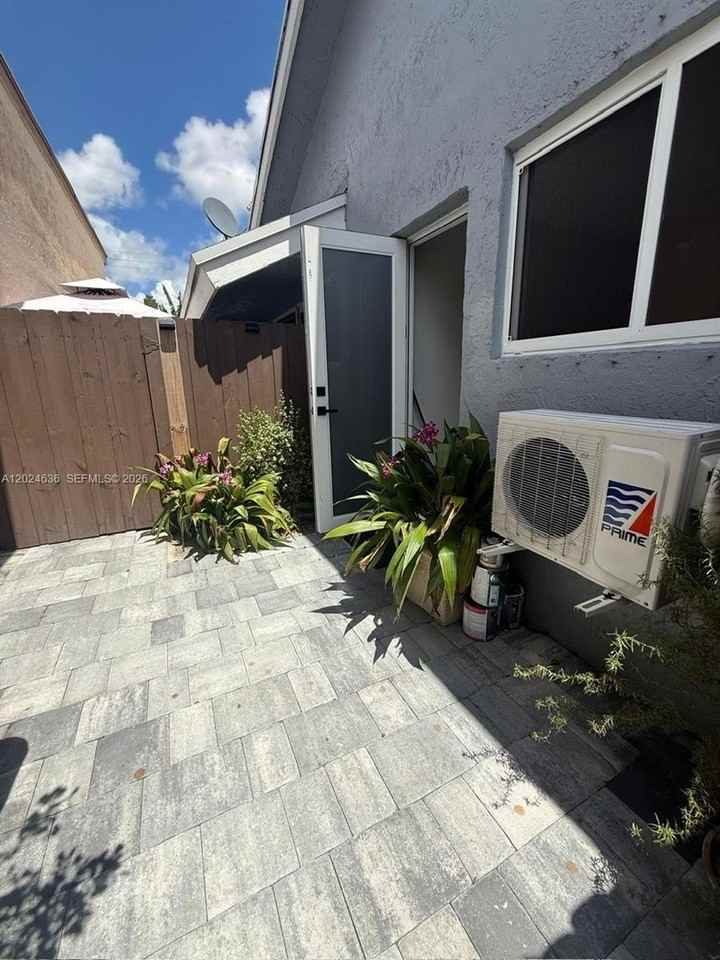 531 Sw 89th Ct #SIDE - Photo 3 of 11