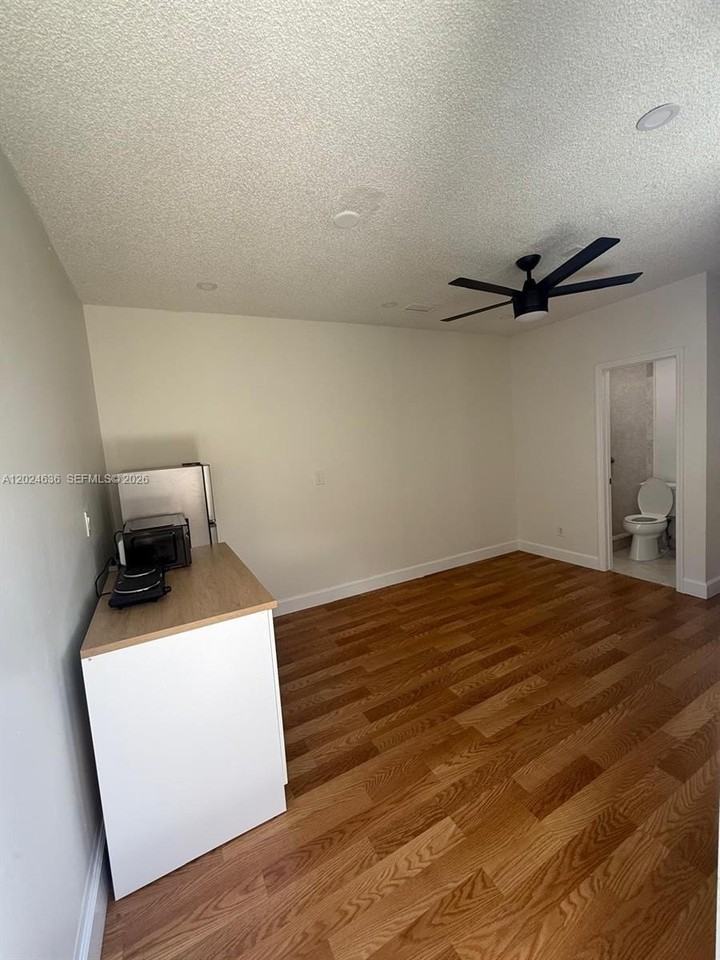 531 Sw 89th Ct #SIDE - Photo 5 of 11