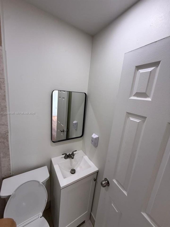 531 Sw 89th Ct #SIDE - Photo 6 of 11