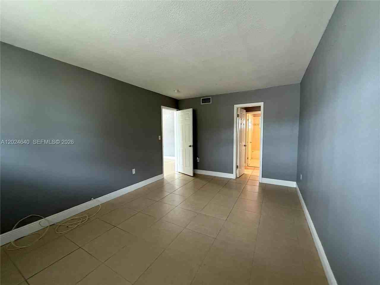 2040 N Douglas Rd #204 - Photo 4 of 15