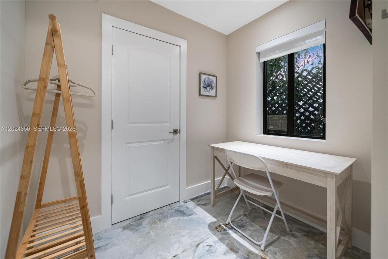 1663 Sw 13th St - Photo 7 of 50