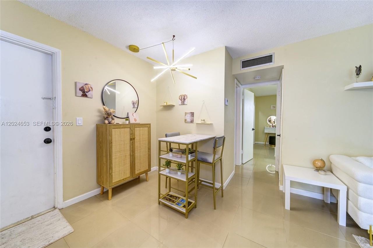 1040 Se 4th Ave #128 - Photo 6 of 41
