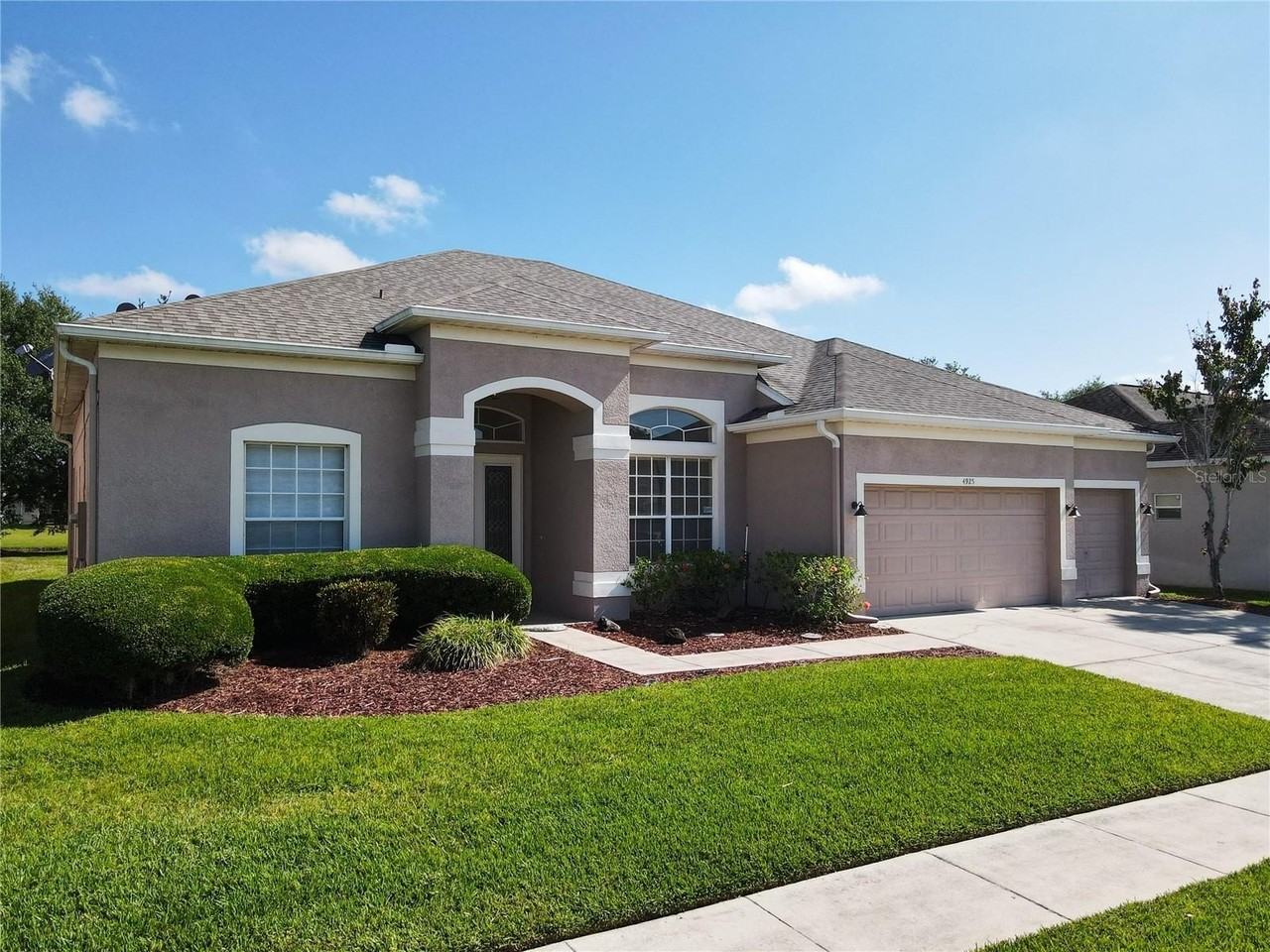 4925 Brightmour Cir - Photo 4 of 50