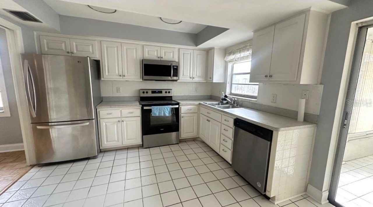 2380 Timbercrest Cir W - Photo 2 of 6
