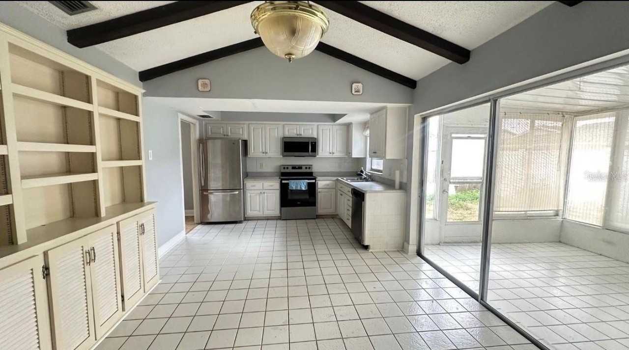 2380 Timbercrest Cir W - Photo 3 of 6