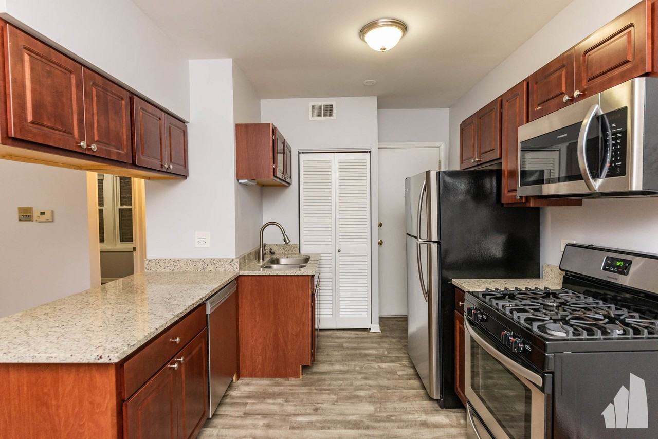 3714 N Sheffield Ave #402 - Photo 4 of 8