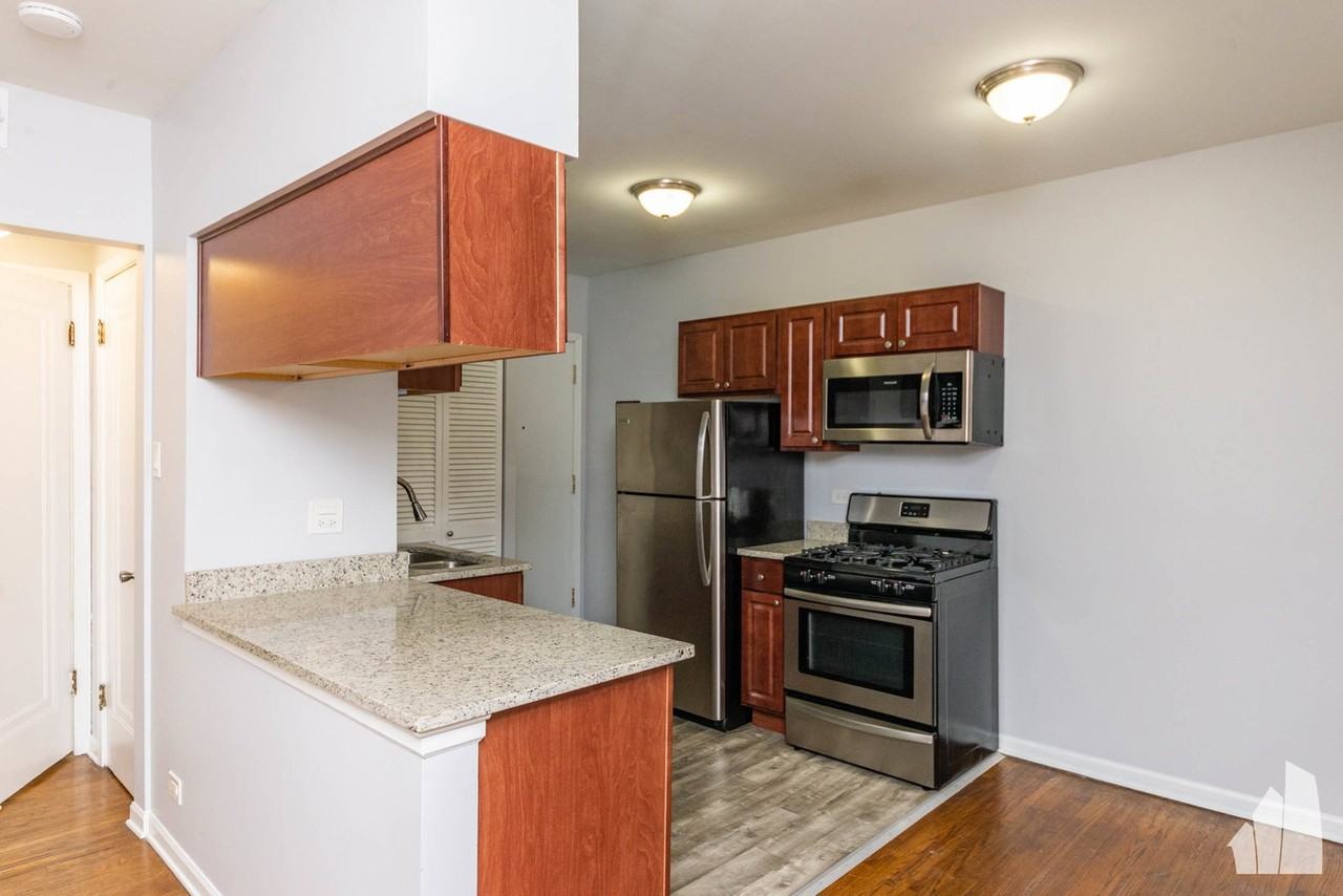3714 N Sheffield Ave #402 - Photo 5 of 8