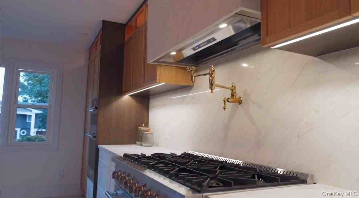 21 Wesleyan Rd - Photo 7 of 9