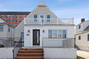 featured image of 322 E Penn St