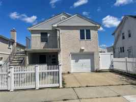 featured image of 521 E Broadway