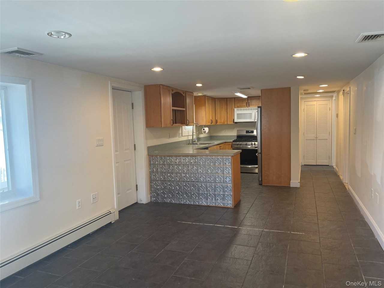 521 E Broadway - Photo 2 of 15