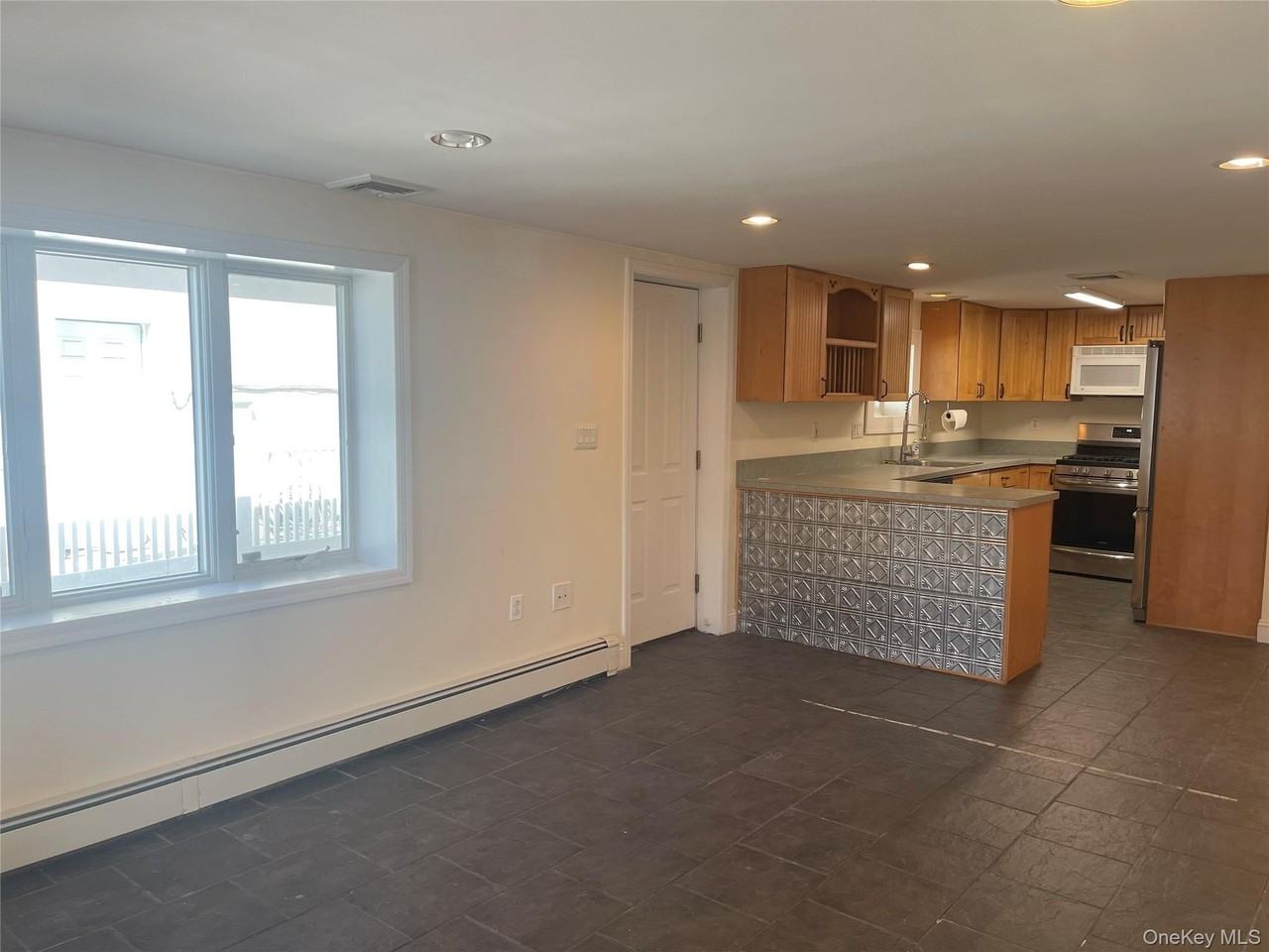 521 E Broadway - Photo 3 of 15
