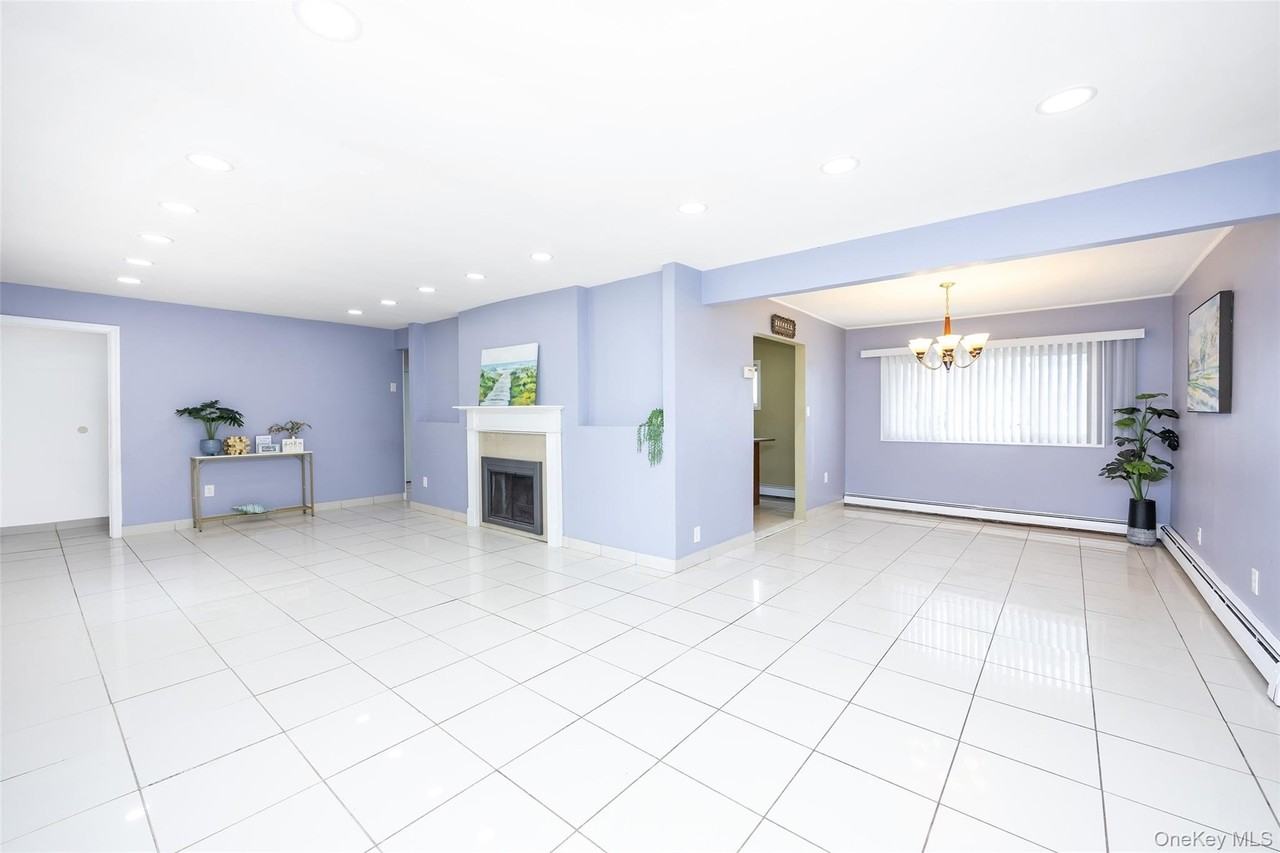 201 Sprucewood Dr - Photo 4 of 33