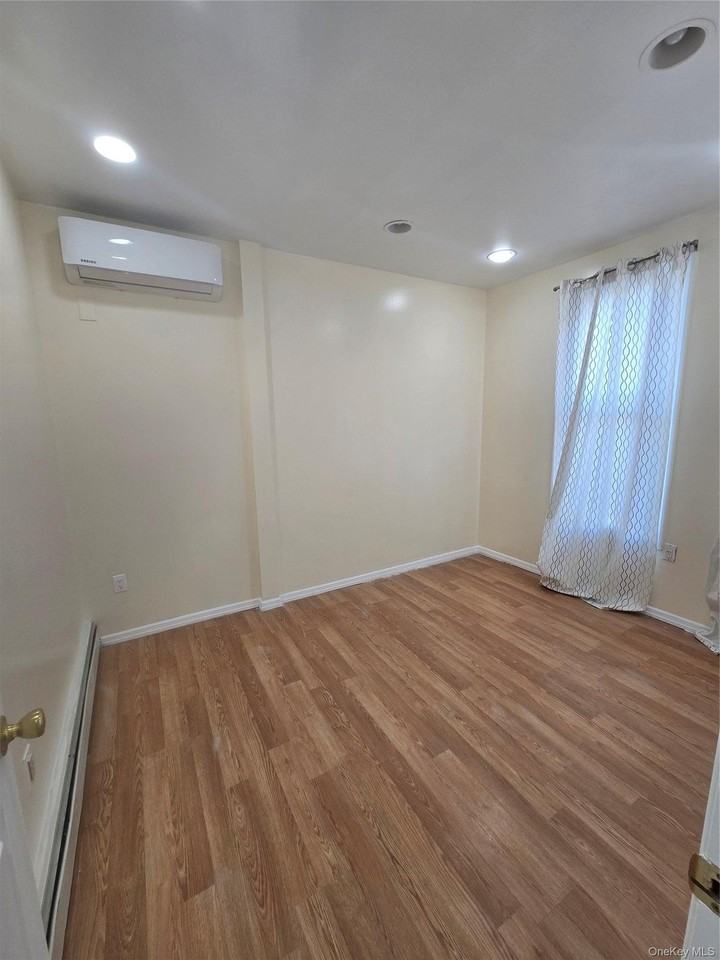 114 Essex St - Photo 2 of 8