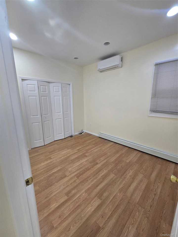 114 Essex St - Photo 3 of 8