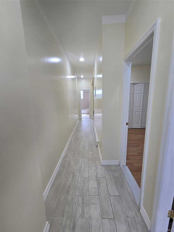 114 Essex St - Photo 4 of 8
