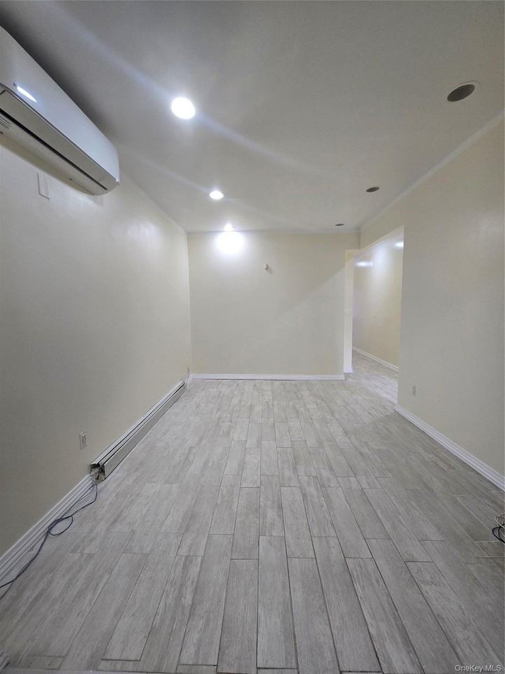 114 Essex St - Photo 6 of 8
