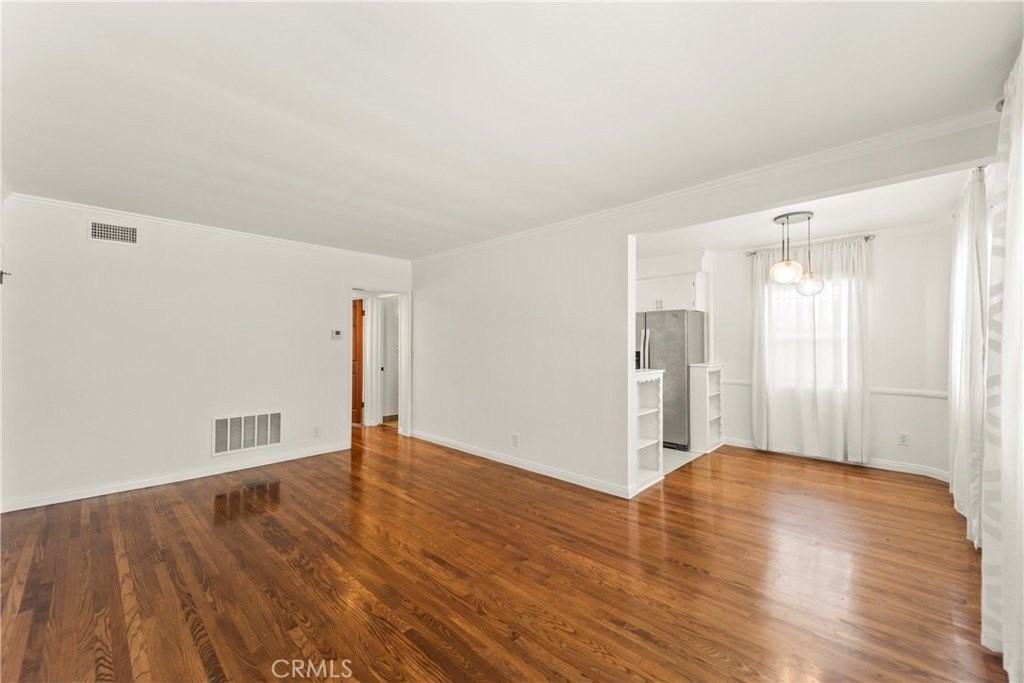 1745 N Mariposa Ave - Photo 4 of 17