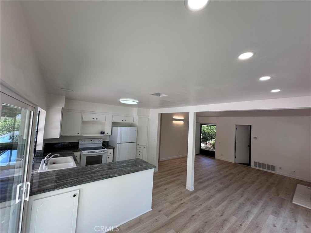 635 Flaming Star Ave - Photo 6 of 12