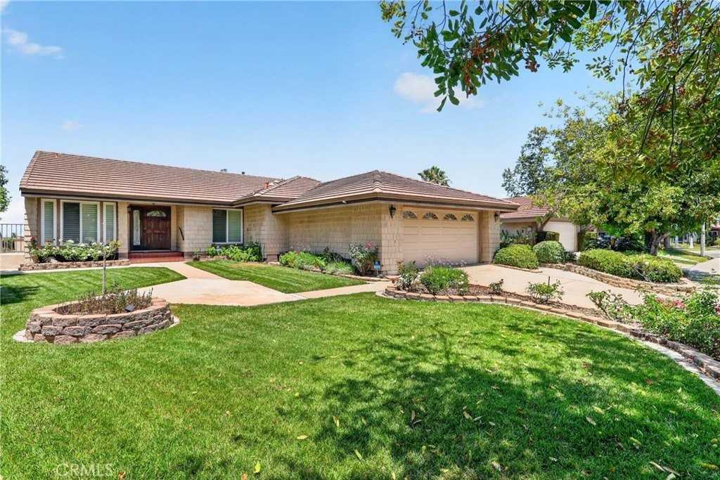 807 Avenida Loma Vis - Photo 3 of 50