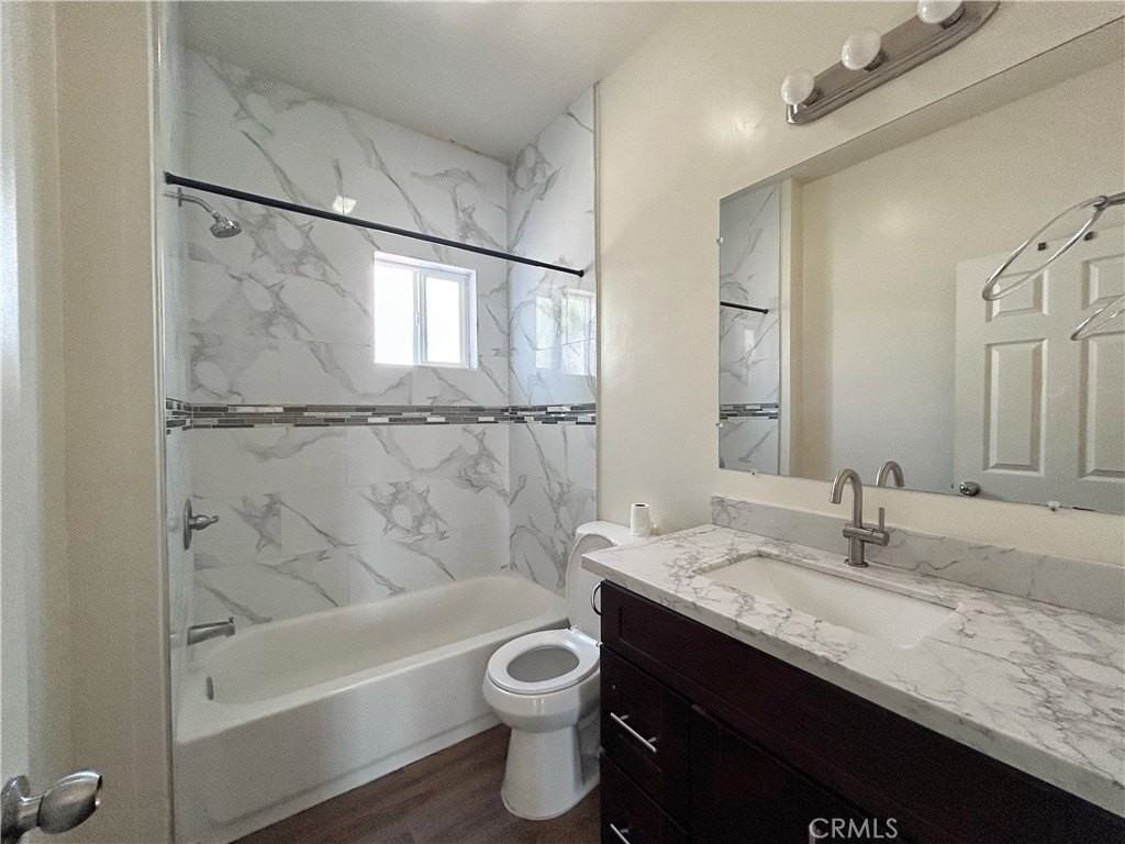 946 Barbara Ln - Photo 4 of 5