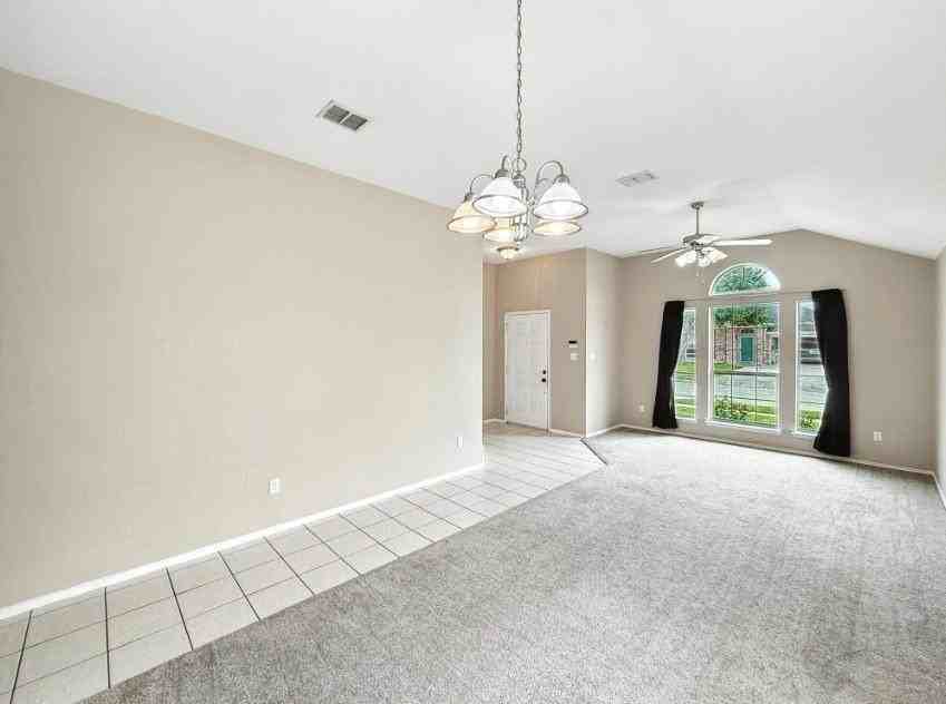 4720 Topaz Ln - Photo 7 of 39