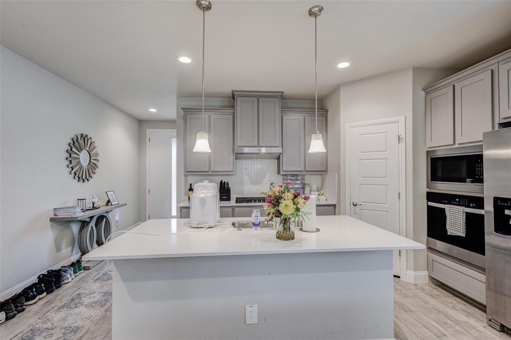 1513 Woodpecker St - Photo 4 of 24