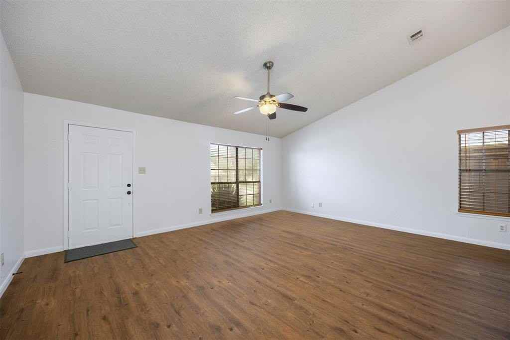 4504 Keys Dr - Photo 2 of 32