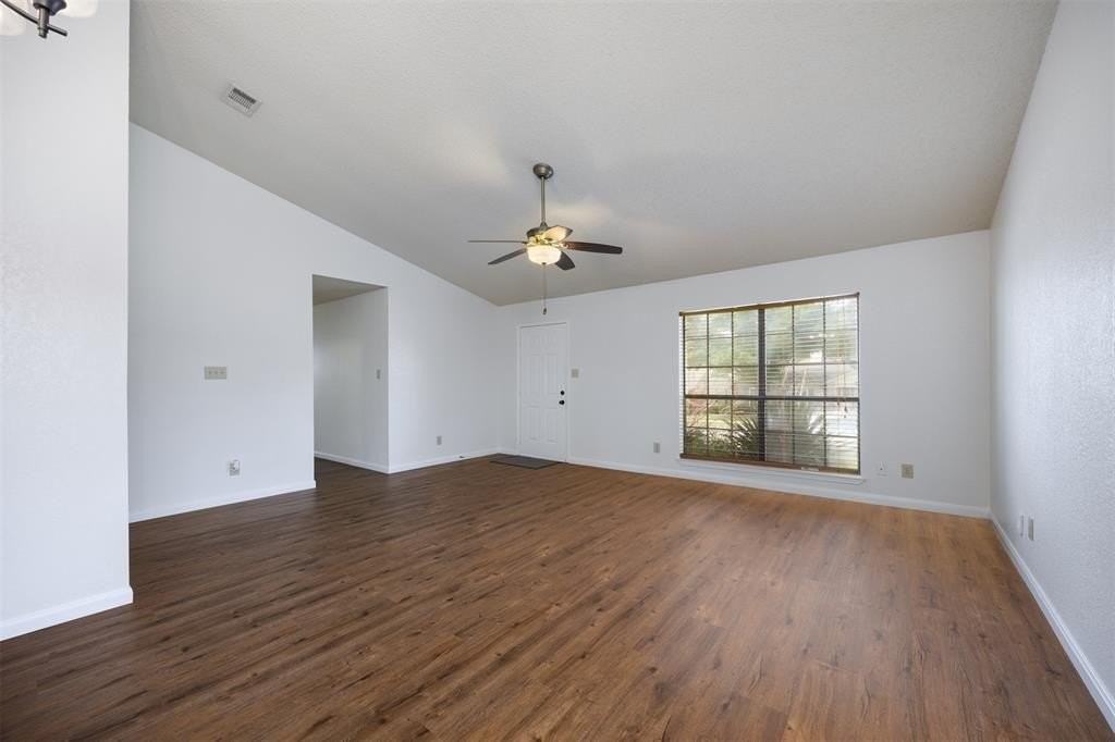 4504 Keys Dr - Photo 5 of 32