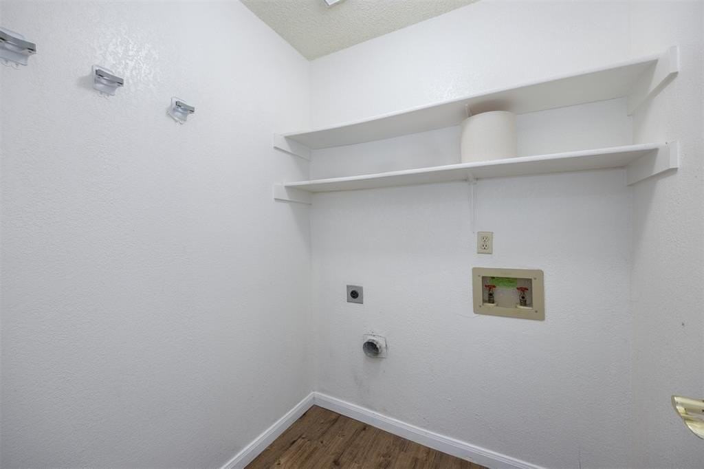 4504 Keys Dr - Photo 7 of 32